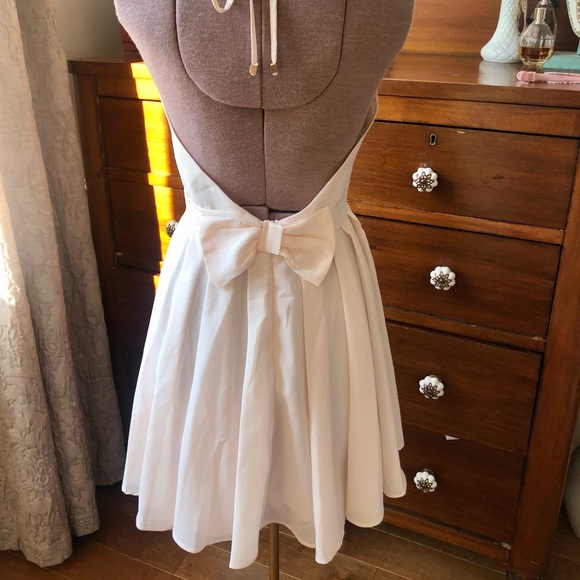 Gorgeous open back light pink pleated bow dress - Picture 5 of 5